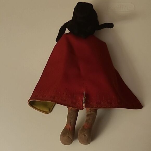 Disney's Raya Doll with Red Cape and Green Outfit - Picture 3 of 6